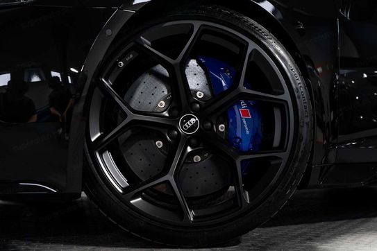 Audi A6 RS6 TFSI quattro Performance Avant