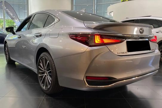 Lexus ES 300h Business Edition 2.5 E-CVT