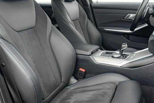 BMW Seria 3 330e xDrive M Sport sport-aut