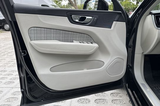 Volvo XC60 T6 Plug-In Hybrid AWD Core
