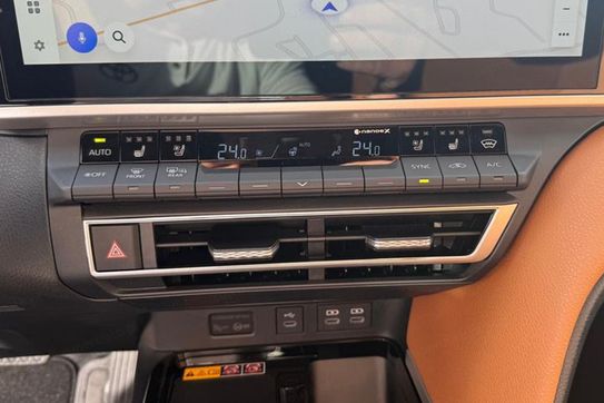 Toyota Camry Executive 2.5 Hybrid Dynamic Force