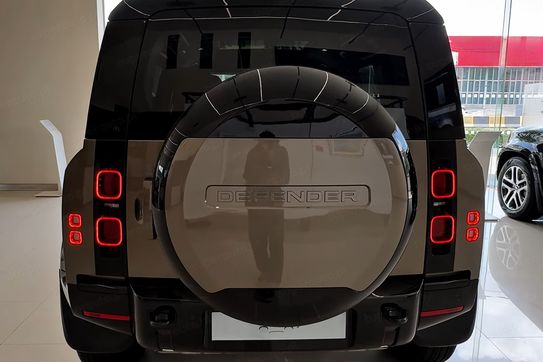 Land Rover Defender 110 D350 X-Dynamic SE