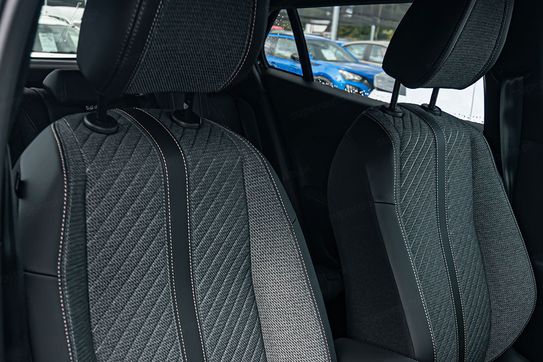 Peugeot 2008 Allure e-DCS 1.2 mHEV