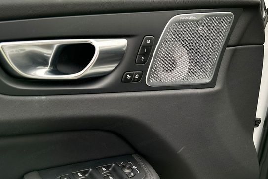 Volvo XC60 B5 B AWD Momentum Pro aut