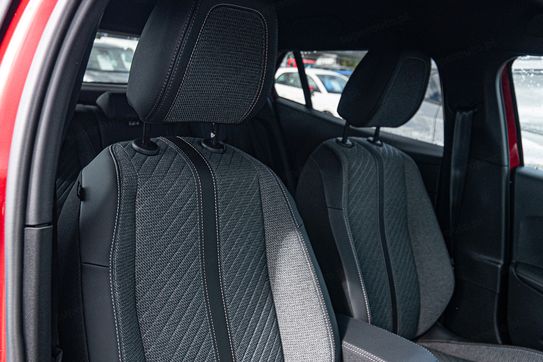 Peugeot 2008 Allure e-DCS 1.2 mHEV