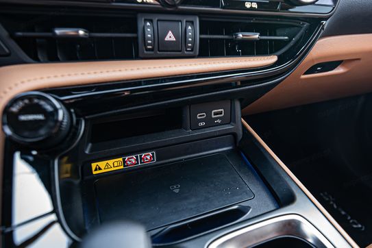 Lexus NX 450h+ Omotenashi 2.5 Hybrid Plug-in AWD