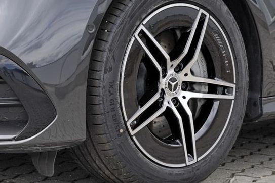 Mercedes Klasa E 220 d  4-Matic AMG