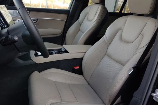 Volvo XC90 T8 AWD Plug-In Hybrid Plus Dark 7os