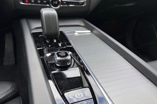 Volvo XC60 T6 Plug-In Hybrid AWD Plus Dark aut