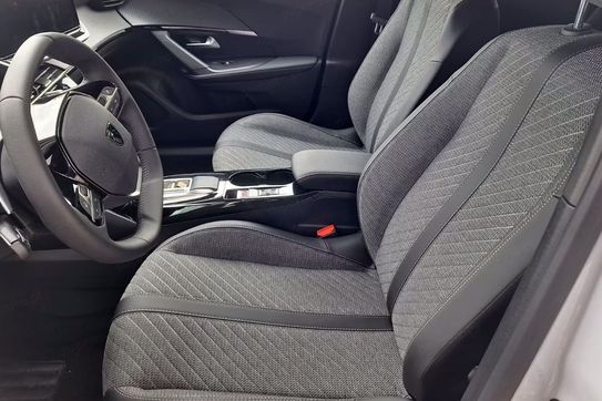 Peugeot 2008 Allure e-DCS 1.2 mHEV