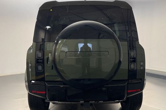Land Rover Defender 110 D250 X-Dynamic SE