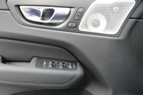 Volvo XC60 B5 AWD Ultra Dark