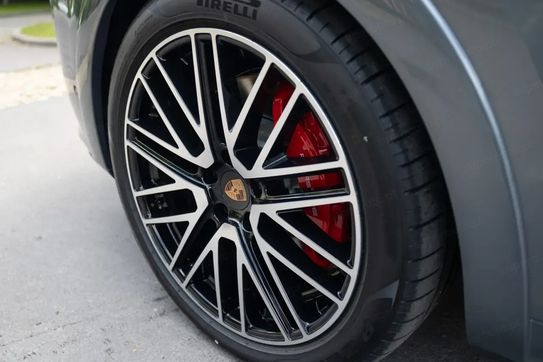 Porsche Cayenne S E-Hybrid Black Edition