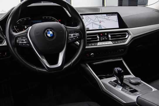 BMW Seria 3 318i Advantage aut