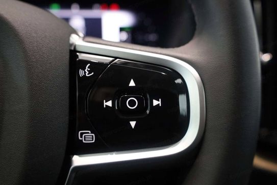 Volvo XC60 T8 Plug-In Hybrid AWD Ultra Dark