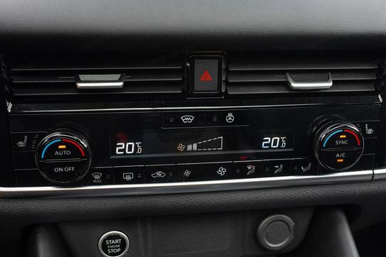 Nissan Qashqai 1.3 DIG-T N-Connecta DCT