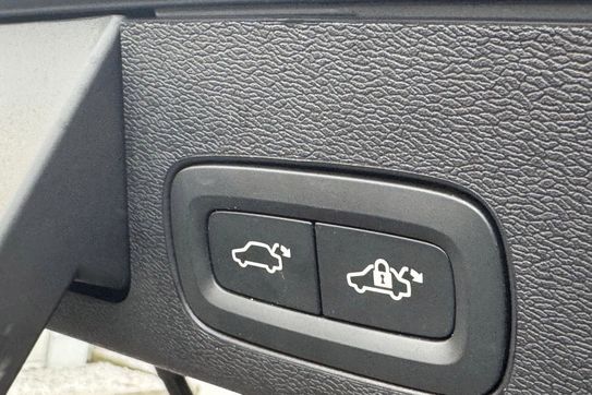 Volvo XC60 T6 Plug-In Hybrid AWD Plus Dark aut