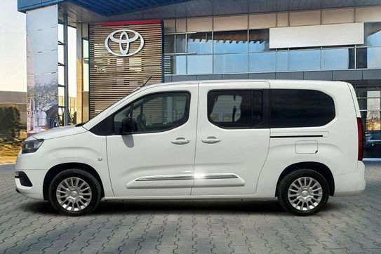 Toyota Proace City Verso Long 1.5 d-4D Business