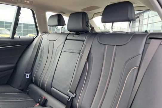 BMW Seria 5 530e xDrive Luxury Line aut