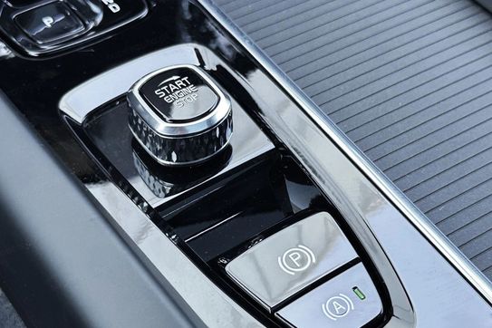 Volvo XC60 T8 Plug-In Hybrid AWD Ultra Black Edition aut