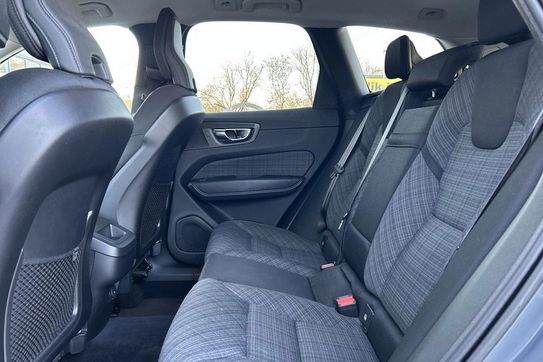 Volvo XC60 B5 B AWD Momentum Pro aut