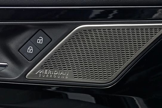 Jaguar XE 2.0 D200 AWD R-Dynamic Black