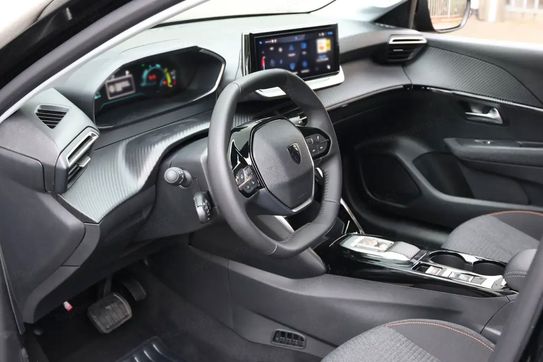 Peugeot 208 Business e-DCS6 1.2 mHEV