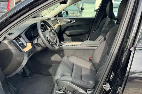 Volvo XC60 B5 B AWD Plus Dark