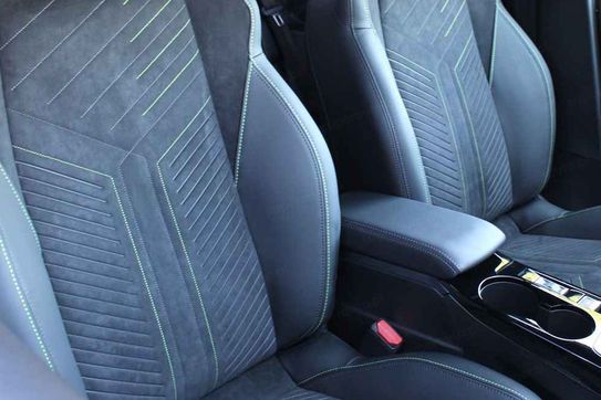 Peugeot 208 GT e-DCS6 1.2 mHEV