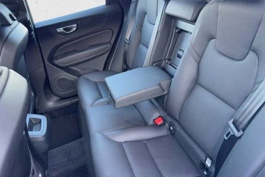 Volvo XC60 B5 B AWD Plus Dark