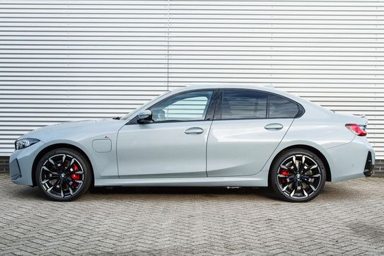 BMW Seria 3 330e xDrive M Sport