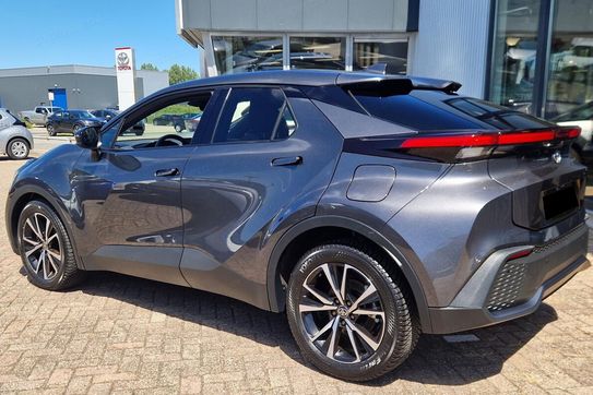 Toyota C-HR Style 2.0 Hybrid Dynamic Force Plug-in