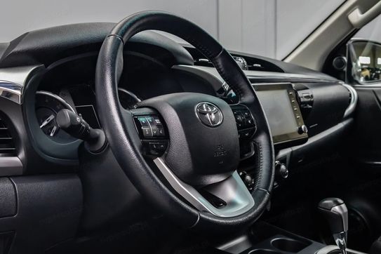 Toyota HiLux Double Cab SR5PLUS 4X4