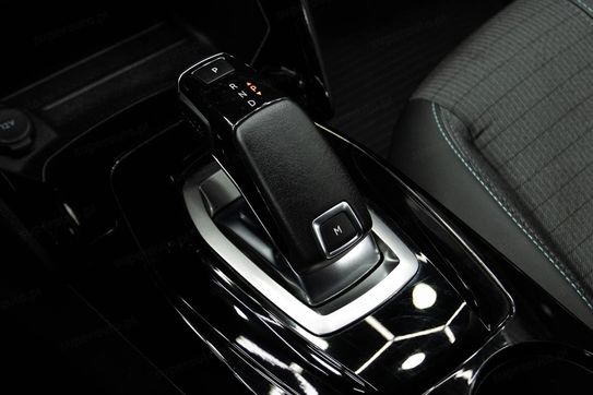 Peugeot 2008 1.2 PureTech Allure S&S EAT8