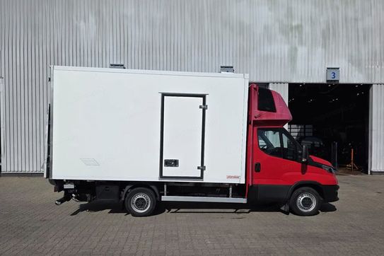 Iveco Daily 35S16  Kontener Chłodnia 8EP + Winda