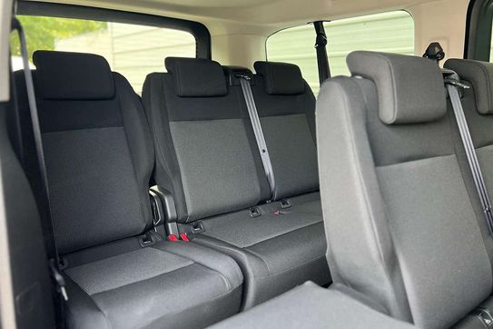 Peugeot Traveller Long L2H1 Business EAT8