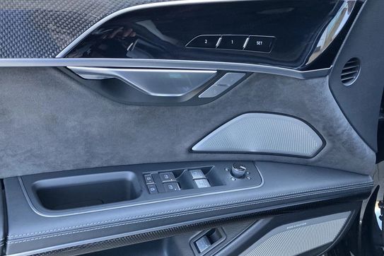 Audi A8 S8 TFSI quattro