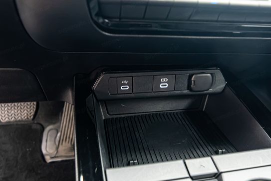 Toyota Prius 2.0 Plug-in Hybrid Prestige