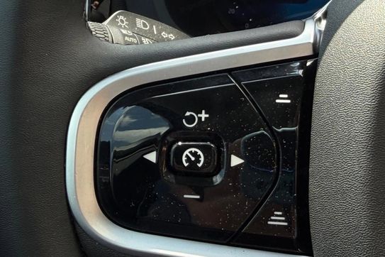 Volvo XC60 B5 B AWD Plus Dark
