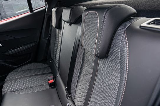 Peugeot 2008 Allure e-DCS 1.2 mHEV