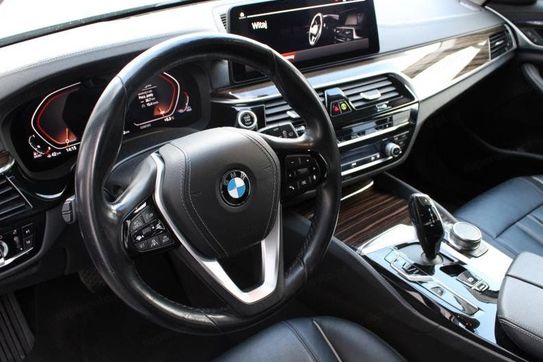 BMW Seria 5 520d xDrive Luxury Line