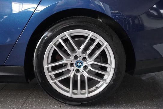 BMW i5 eDrive40