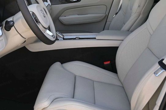 Volvo XC60 T8 Plug-In Hybrid AWD Ultra Bright