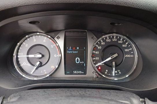 Toyota HiLux Double Cab DLX 4x4