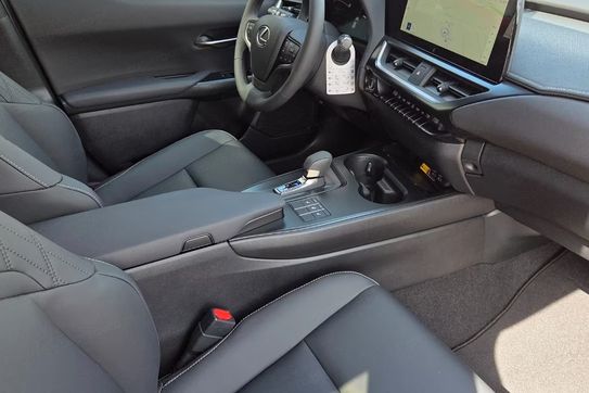Lexus UX 300h F Sport Design Hybrid Dynamic Force
