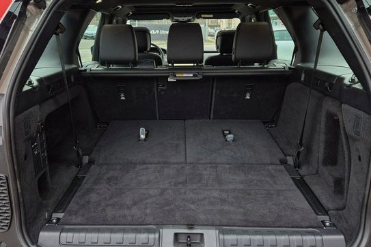 Land Rover Discovery P300