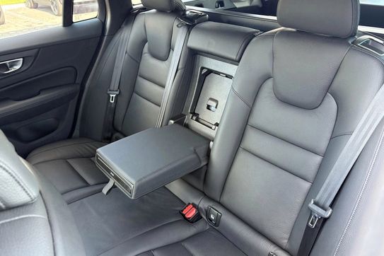 Volvo V60 T6 AWD Plug-In Hybrid Plus Dark