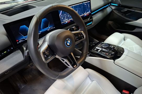 BMW Seria 5 530e xDrive PHEV M Sport aut