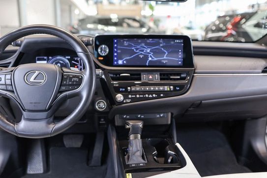 Lexus ES 300h Business Edition