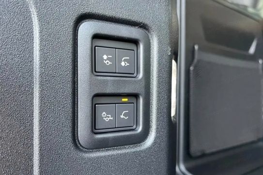 Land Rover Defender 110 D250 X-Dynamic AWD HSE